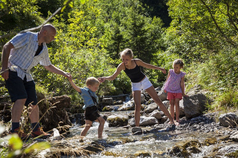 Wasserspielplatz im Brandnertal (c) Bernhard Huber - Alpenregion Bludenz Tourismus GmbH